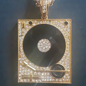 Gold turntable chain